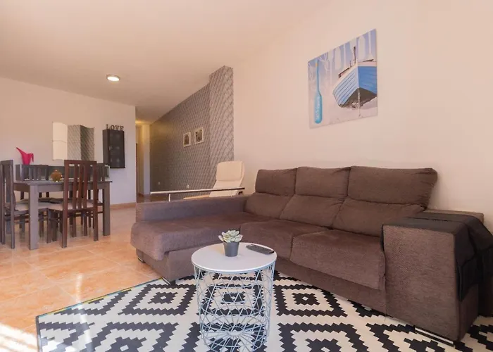 Three Bedroom Near Cruz 1a