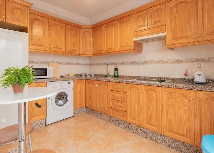 Three Bedroom Near Cruz 1a