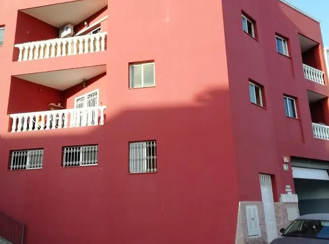 Three Bedroom Near Cruz 1a *