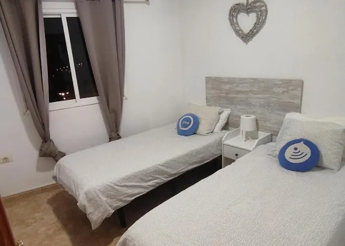 Three Bedroom Near Cruz 1a דירה *